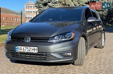 Хетчбек Volkswagen Golf 2017 в Кропивницькому