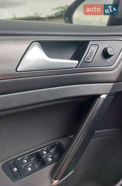 Універсал Volkswagen Golf 2013 в 