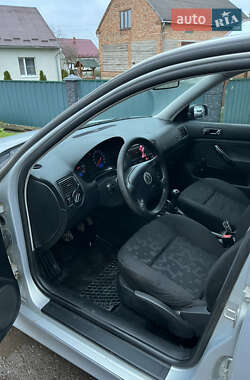 Хетчбек Volkswagen Golf 1998 в 