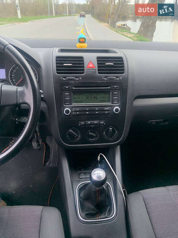 Хетчбек Volkswagen Golf 2006 в Києві