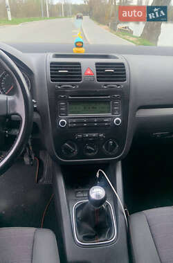 Хэтчбек Volkswagen Golf 2006 в 