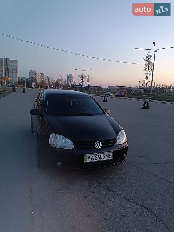 Хэтчбек Volkswagen Golf 2006 в 