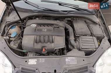 Хэтчбек Volkswagen Golf 2006 в 