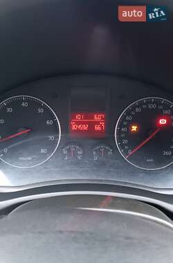 Хэтчбек Volkswagen Golf 2006 в 