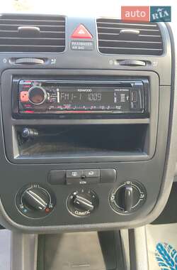Хэтчбек Volkswagen Golf 2007 в 