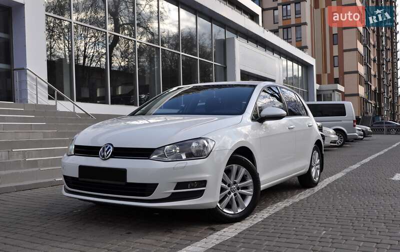 Хэтчбек Volkswagen Golf 2013 в 