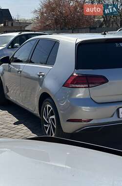 Хэтчбек Volkswagen Golf 2019 в 