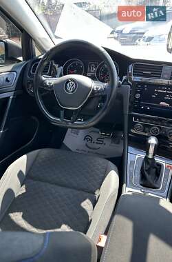 Хэтчбек Volkswagen Golf 2019 в 