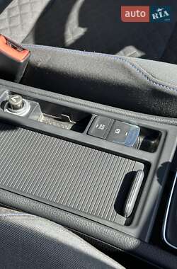 Хэтчбек Volkswagen Golf 2019 в 