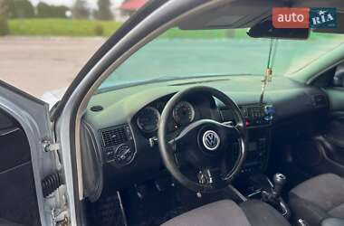 Хэтчбек Volkswagen Golf 2002 в 