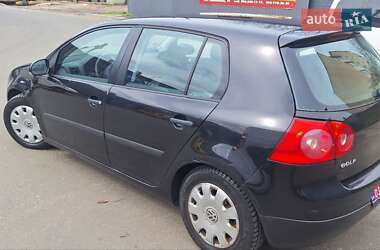Хэтчбек Volkswagen Golf 2005 в 