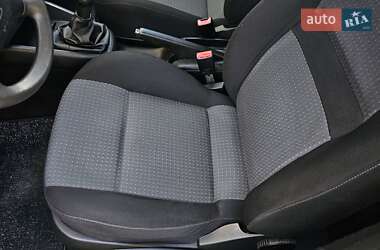 Хэтчбек Volkswagen Golf 2003 в 