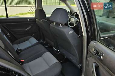 Хэтчбек Volkswagen Golf 2003 в 