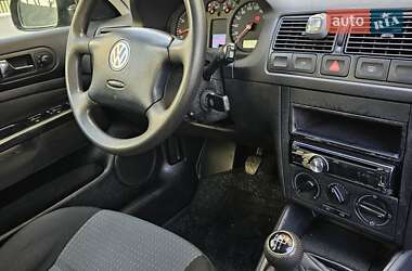 Хэтчбек Volkswagen Golf 2003 в 