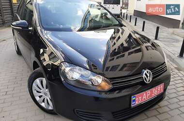 Хэтчбек Volkswagen Golf 2010 в 