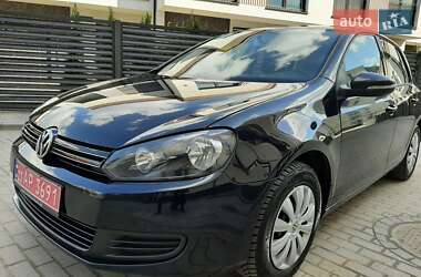 Хэтчбек Volkswagen Golf 2010 в 