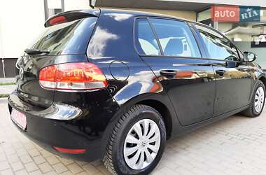 Хэтчбек Volkswagen Golf 2010 в 