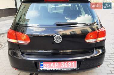 Хэтчбек Volkswagen Golf 2010 в 