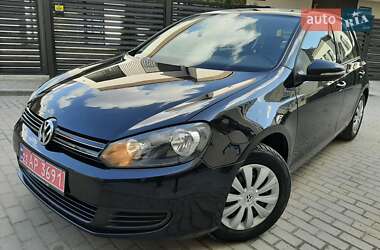 Хэтчбек Volkswagen Golf 2010 в 