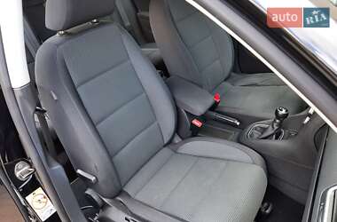 Хэтчбек Volkswagen Golf 2010 в 