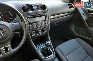 Хэтчбек Volkswagen Golf 2010 в 