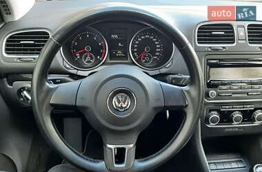 Хэтчбек Volkswagen Golf 2010 в 