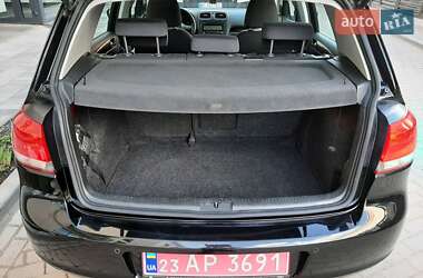 Хэтчбек Volkswagen Golf 2010 в 