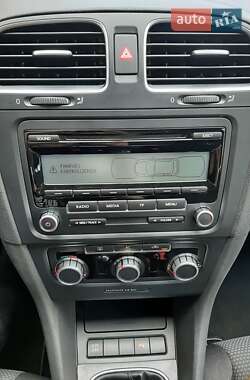 Хэтчбек Volkswagen Golf 2010 в 