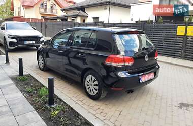 Хэтчбек Volkswagen Golf 2010 в 