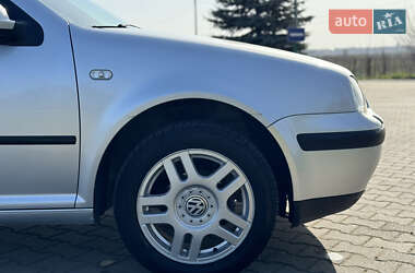 Хэтчбек Volkswagen Golf 2001 в 