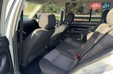 Хэтчбек Volkswagen Golf 2001 в 