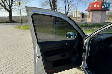 Хэтчбек Volkswagen Golf 2001 в 