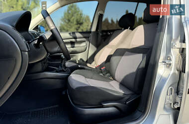 Хэтчбек Volkswagen Golf 2001 в 