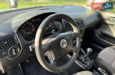 Хэтчбек Volkswagen Golf 2001 в 