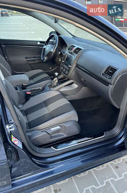 Хэтчбек Volkswagen Golf 2008 в 