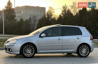 Хетчбек Volkswagen Golf 2005 в 
