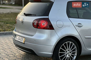 Хетчбек Volkswagen Golf 2005 в 