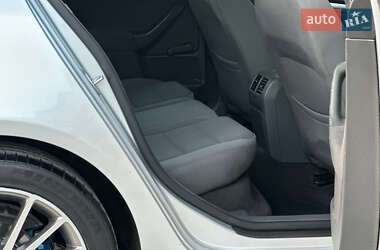 Хетчбек Volkswagen Golf 2005 в 