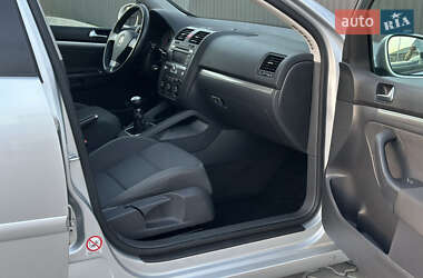Хетчбек Volkswagen Golf 2005 в 