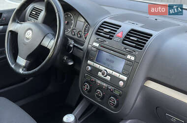 Хетчбек Volkswagen Golf 2005 в 