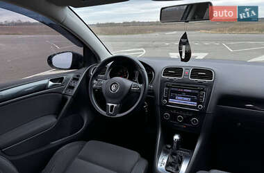 Хэтчбек Volkswagen Golf 2013 в 