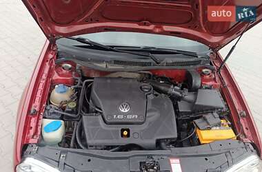 Хэтчбек Volkswagen Golf 1998 в 