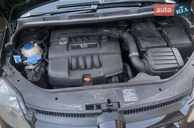 Хэтчбек Volkswagen Golf 2005 в 
