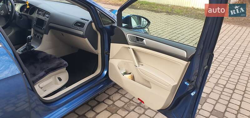 Универсал Volkswagen Golf 2015 в Ивано-Франковске