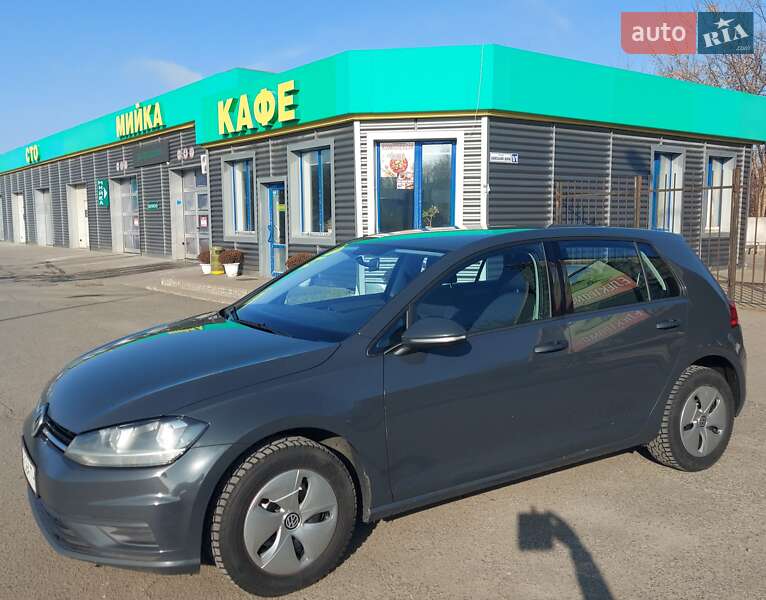 Хэтчбек Volkswagen Golf 2018 в 