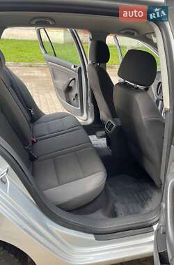 Хэтчбек Volkswagen Golf 2005 в 