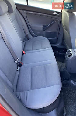 Хэтчбек Volkswagen Golf 2008 в 