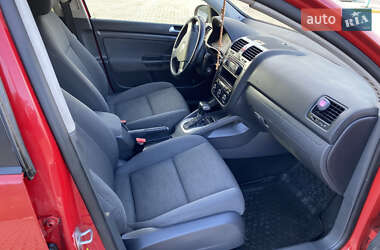 Хэтчбек Volkswagen Golf 2008 в 