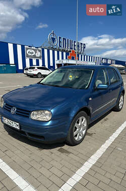 Хэтчбек Volkswagen Golf 1999 в 