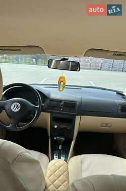 Хэтчбек Volkswagen Golf 1999 в 